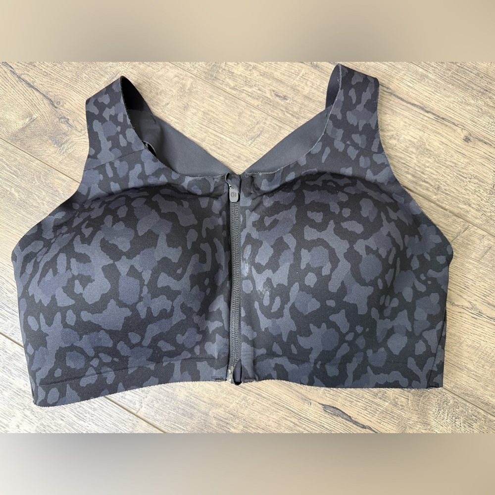 Lululemon Enlite Sports Bra Camo Size 36 DD
